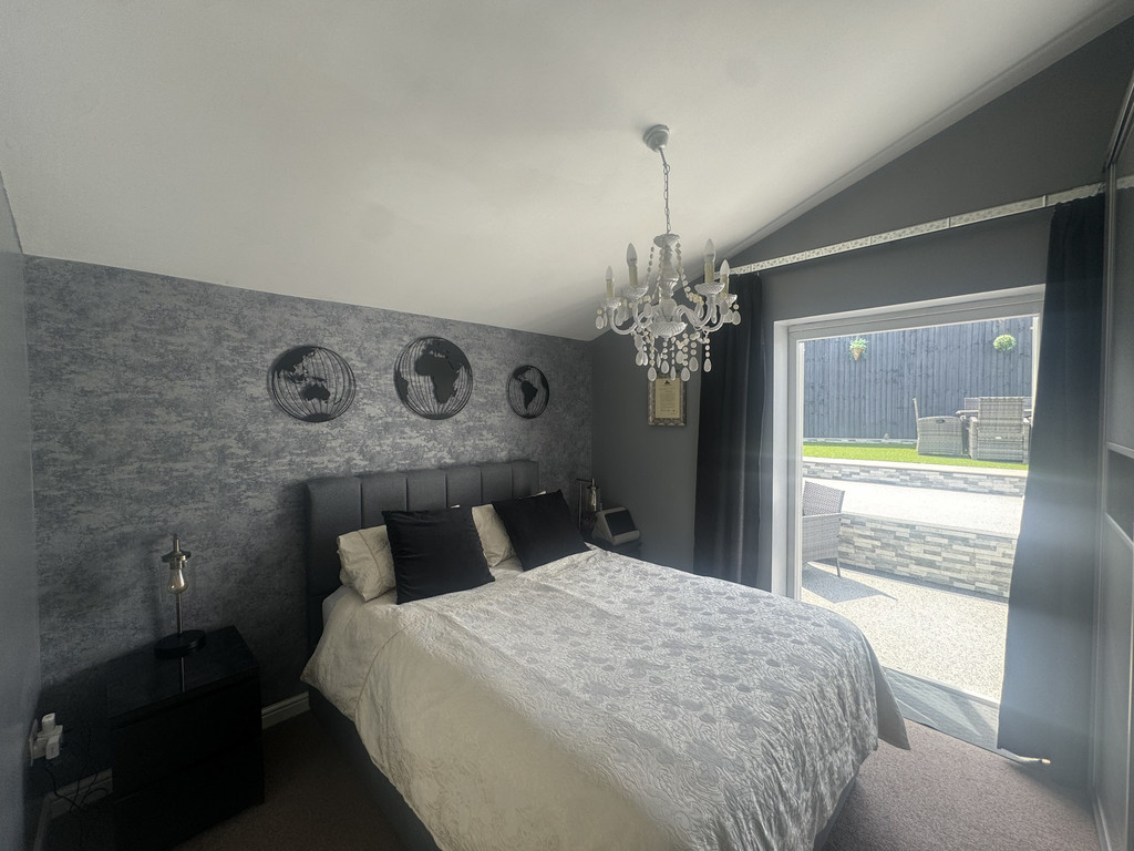 4 bed detached bungalow for sale in Hengoed Avenue, Cefn Hengoed  - Property Image 17