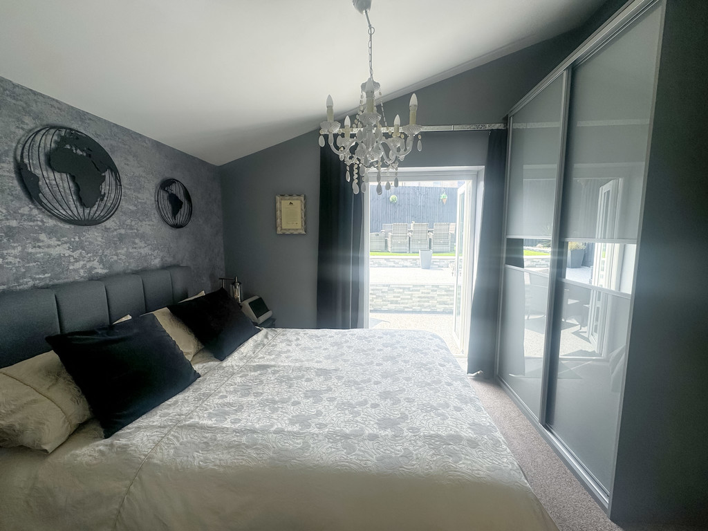 4 bed detached bungalow for sale in Hengoed Avenue, Cefn Hengoed  - Property Image 18