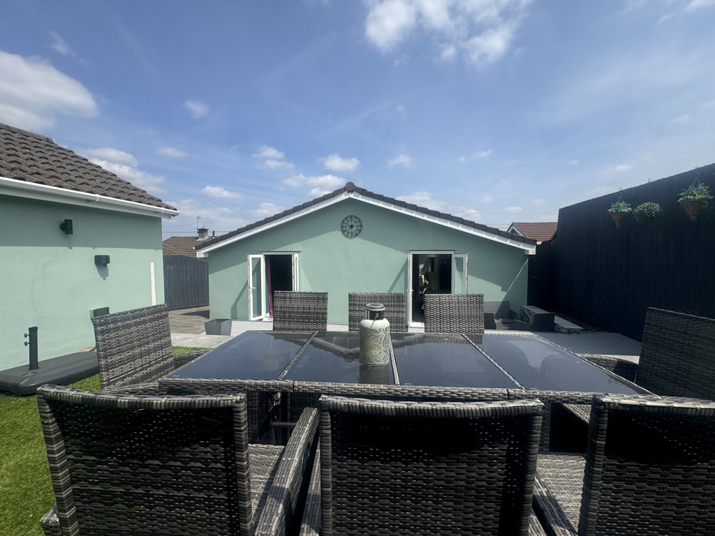 4 bed detached bungalow for sale in Hengoed Avenue, Cefn Hengoed  - Property Image 31