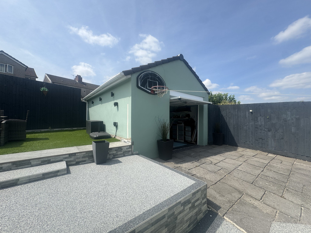4 bed detached bungalow for sale in Hengoed Avenue, Cefn Hengoed  - Property Image 33