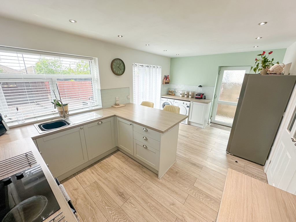 3 bed semi-detached house for sale in Oakdale, Blackwood - Property Image 16