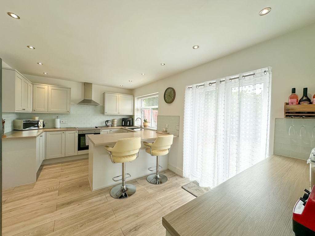 3 bed semi-detached house for sale in Oakdale, Blackwood - Property Image 5