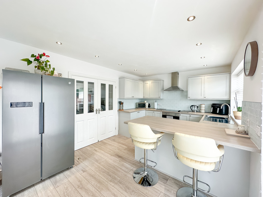 3 bed semi-detached house for sale in Oakdale, Blackwood - Property Image 6