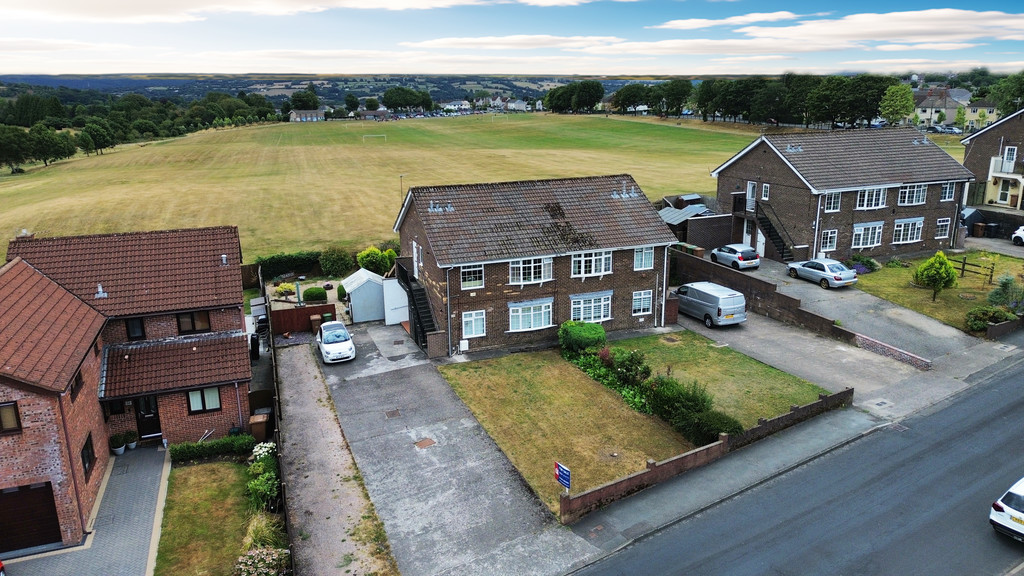 2 bed ground floor flat for sale in Beaumaris Way, Grove Park