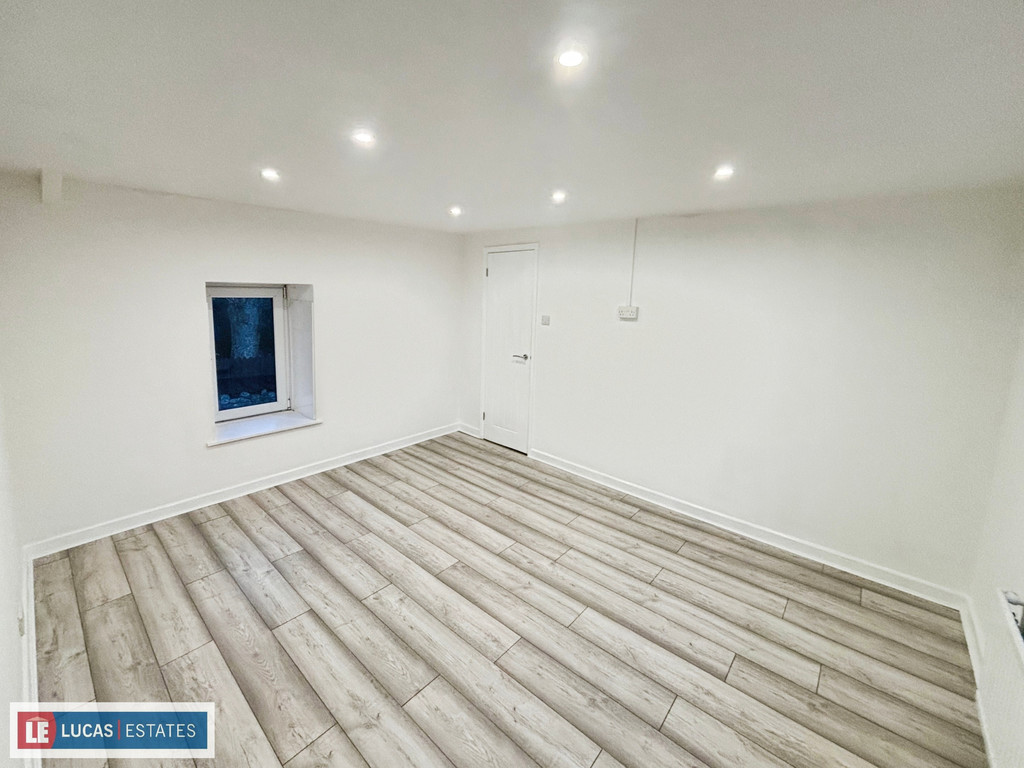 2 bed terraced house to rent in Carno Street, Rhymney,  - Property Image 16