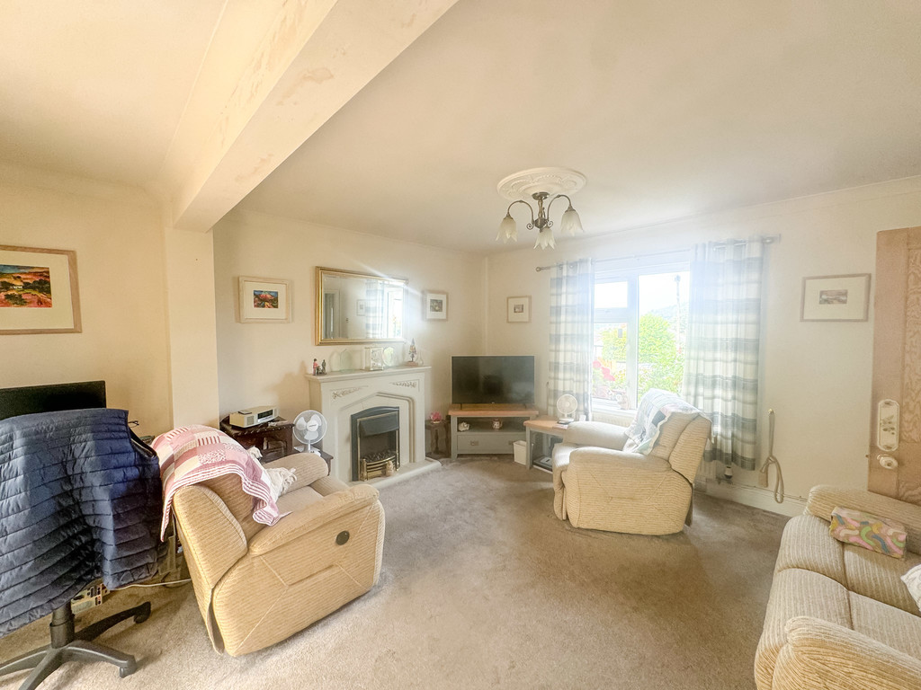 3 bed semi-detached house for sale in Vale View, Maesycwmmer - Property Image 2