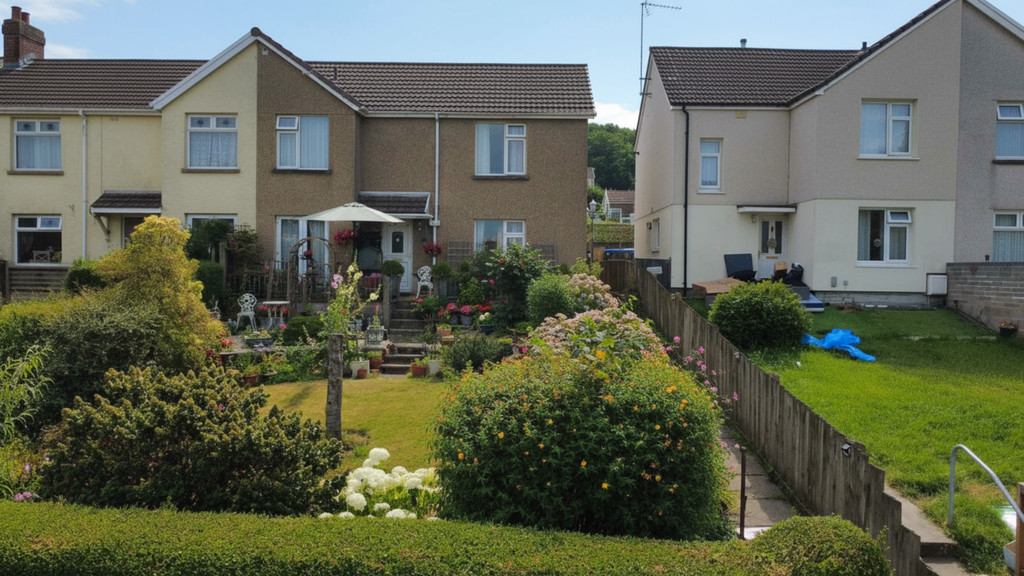 3 bed semi-detached house for sale in Vale View, Maesycwmmer - Property Image 1