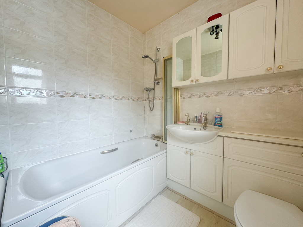 3 bed semi-detached house for sale in Vale View, Maesycwmmer - Property Image 12