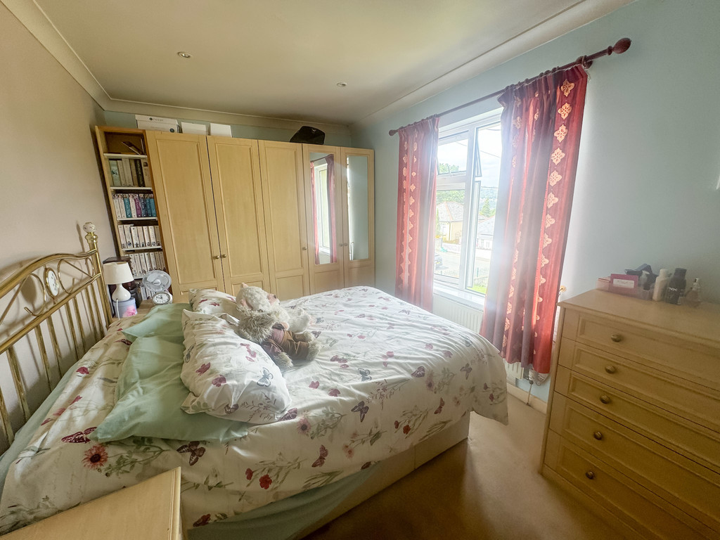 3 bed semi-detached house for sale in Vale View, Maesycwmmer - Property Image 13
