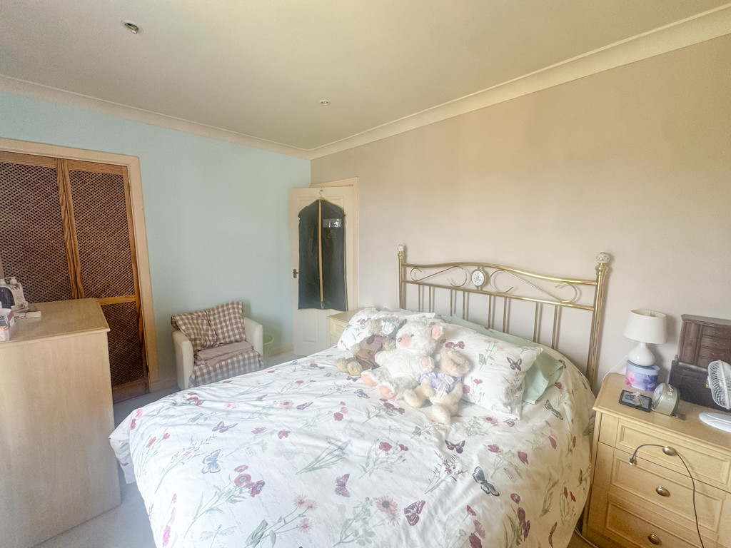 3 bed semi-detached house for sale in Vale View, Maesycwmmer - Property Image 14