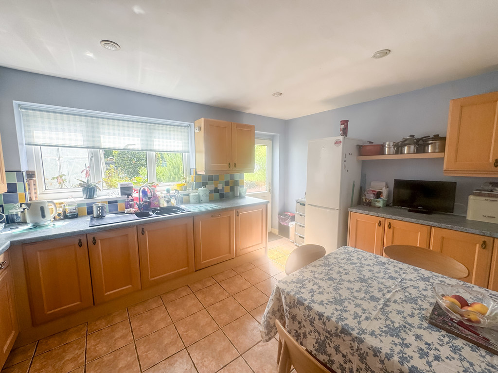 3 bed semi-detached house for sale in Vale View, Maesycwmmer - Property Image 10