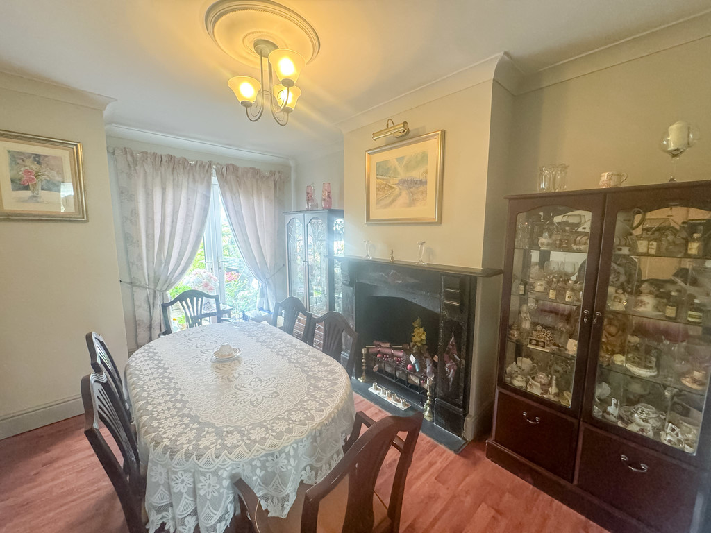 3 bed semi-detached house for sale in Vale View, Maesycwmmer - Property Image 8