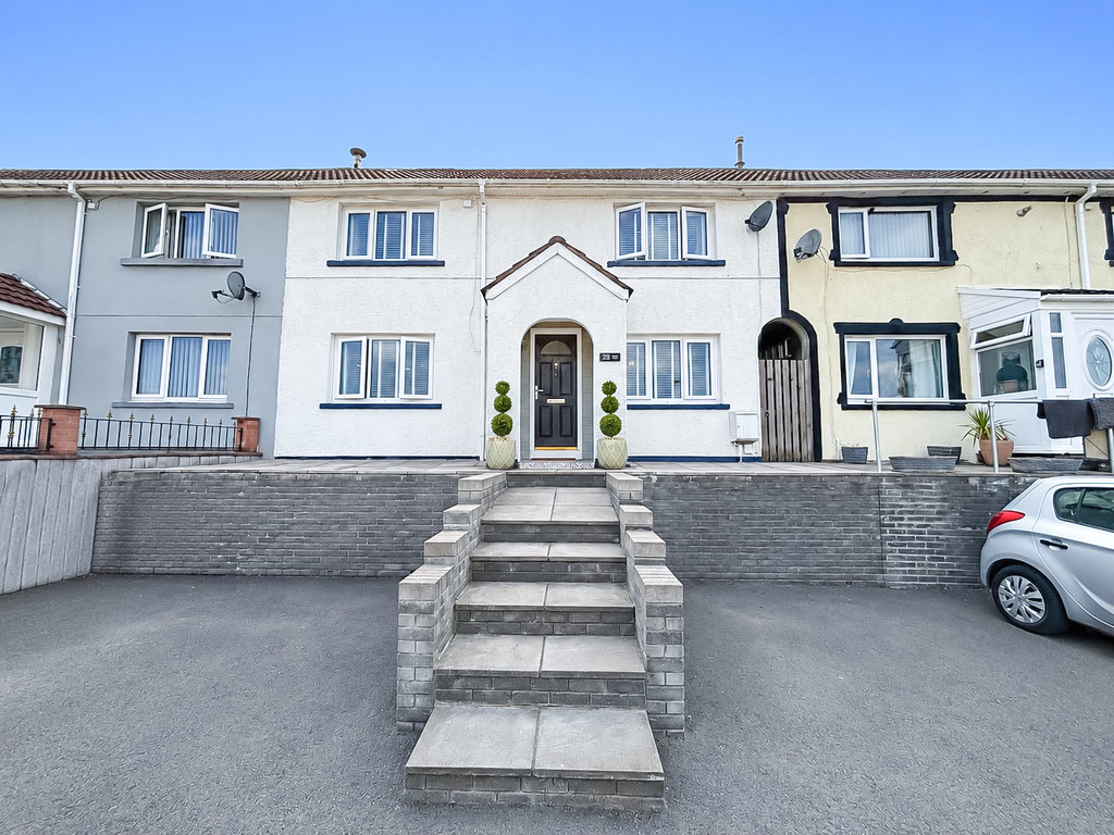 3 bed terraced house for sale in Treowen Road, Newbridge - Property Image 1