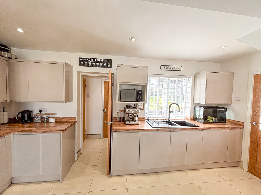 3 bed terraced house for sale in Treowen Road, Newbridge - Property Image 9