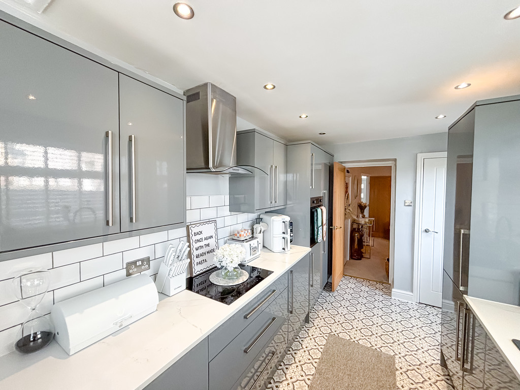 2 bed terraced house for sale in Baldwin Street, Bargoed  - Property Image 11