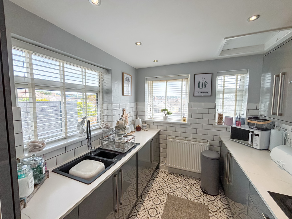 2 bed terraced house for sale in Baldwin Street, Bargoed  - Property Image 10
