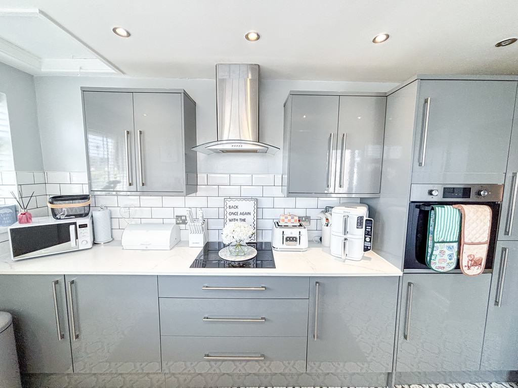 2 bed terraced house for sale in Baldwin Street, Bargoed  - Property Image 9