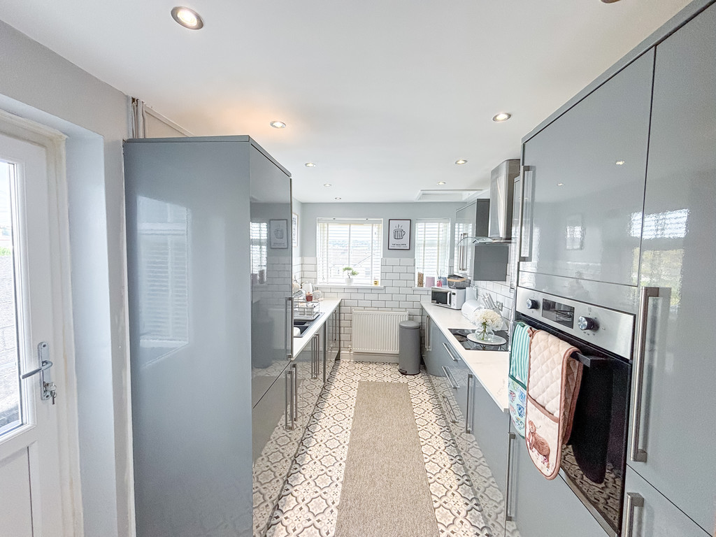2 bed terraced house for sale in Baldwin Street, Bargoed  - Property Image 3