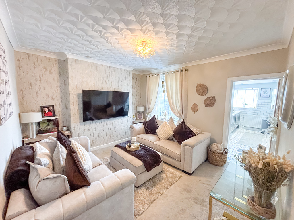 2 bed terraced house for sale in Baldwin Street, Bargoed  - Property Image 2