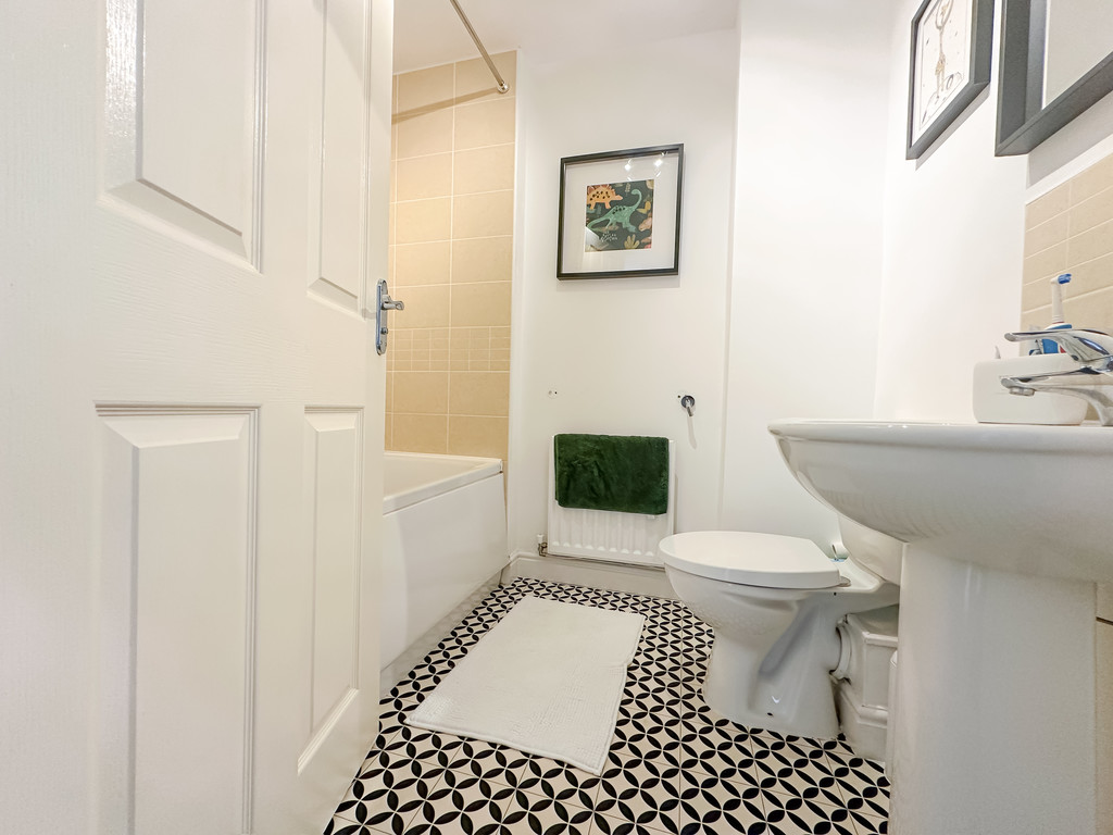 4 bed town house for sale in Buzzard Way, Penallta - Property Image 17