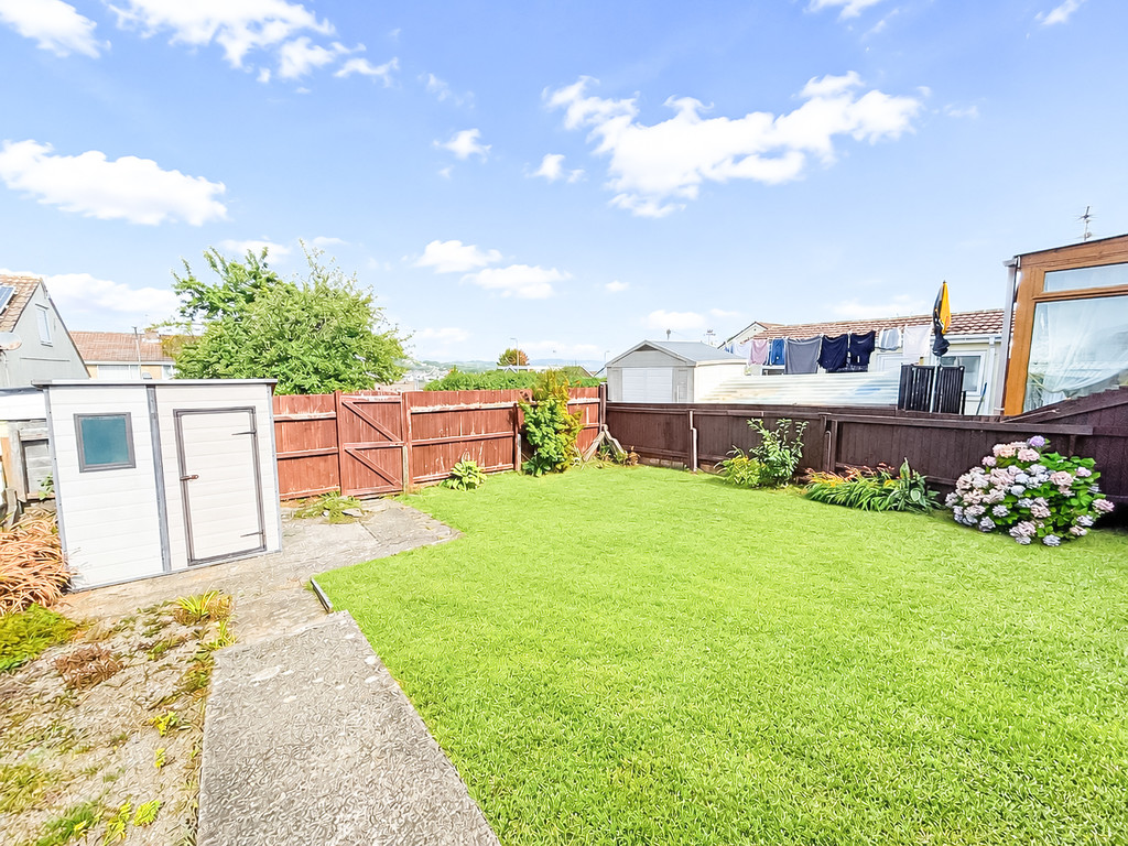 2 bed semi-detached bungalow for sale in St. Annes Gardens, Maesycwmmer - Property Image 12