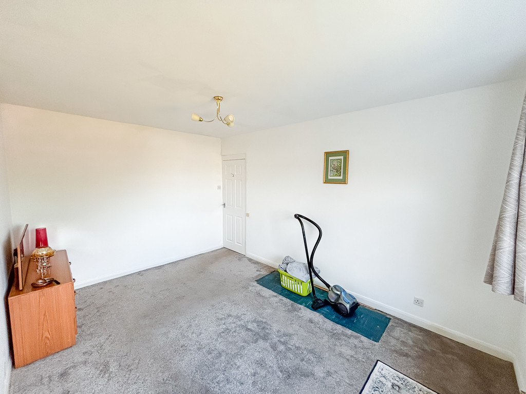 2 bed semi-detached bungalow for sale in St. Annes Gardens, Maesycwmmer - Property Image 9