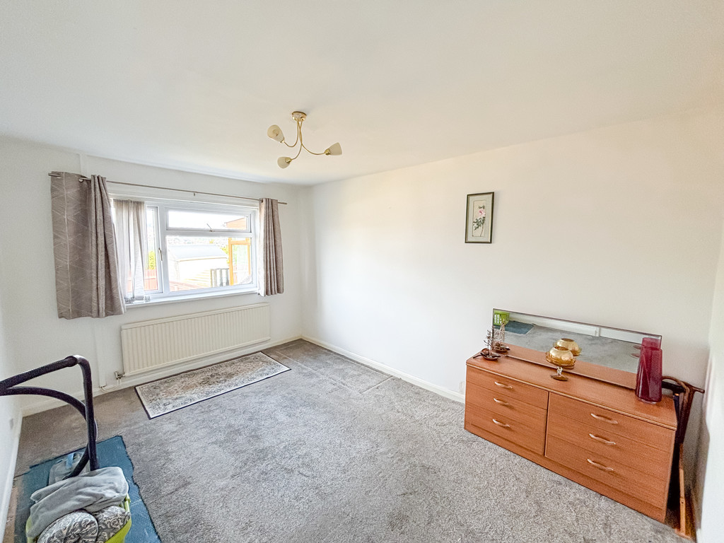 2 bed semi-detached bungalow for sale in St. Annes Gardens, Maesycwmmer - Property Image 8