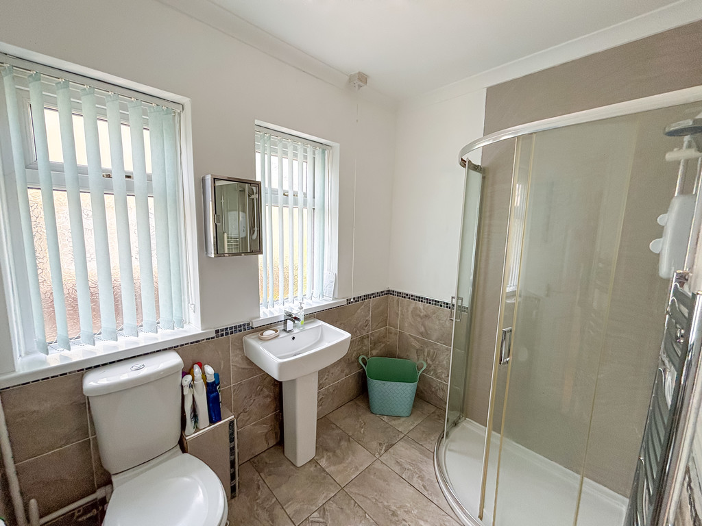 2 bed semi-detached bungalow for sale in St. Annes Gardens, Maesycwmmer - Property Image 7