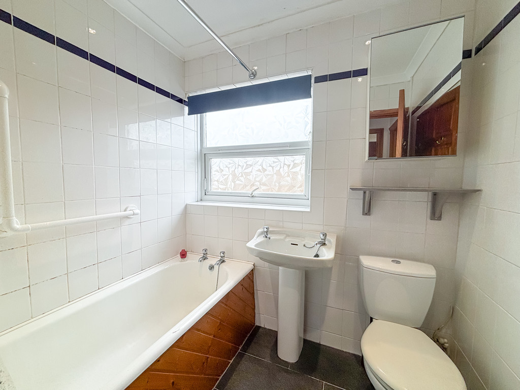2 bed semi-detached bungalow for sale in Shirdale Close, Maesycwmmer  - Property Image 11