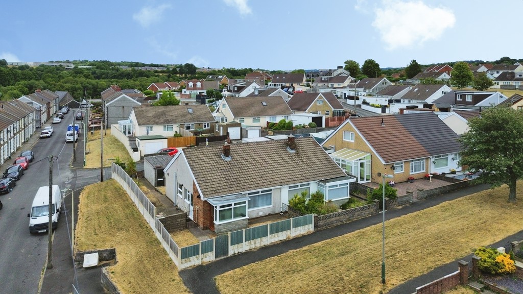 2 bed semi-detached bungalow for sale in Shirdale Close, Maesycwmmer  - Property Image 20