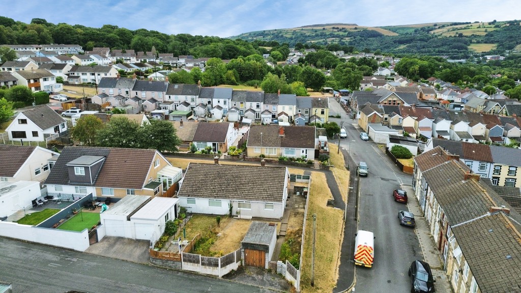 2 bed semi-detached bungalow for sale in Shirdale Close, Maesycwmmer  - Property Image 21