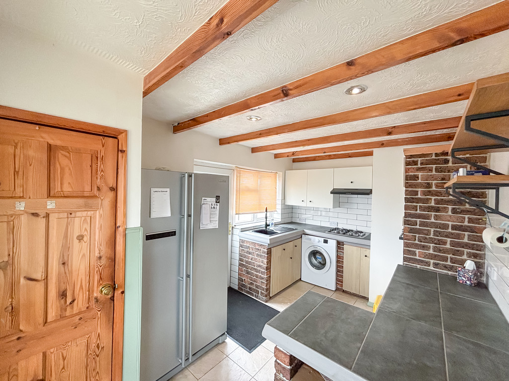 2 bed semi-detached bungalow for sale in Shirdale Close, Maesycwmmer  - Property Image 8