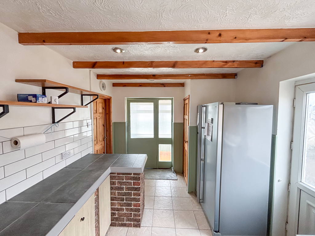 2 bed semi-detached bungalow for sale in Shirdale Close, Maesycwmmer  - Property Image 9
