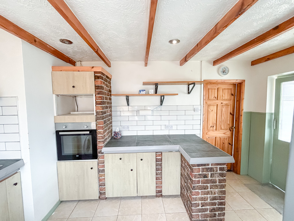 2 bed semi-detached bungalow for sale in Shirdale Close, Maesycwmmer  - Property Image 7