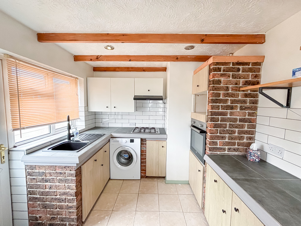 2 bed semi-detached bungalow for sale in Shirdale Close, Maesycwmmer  - Property Image 3