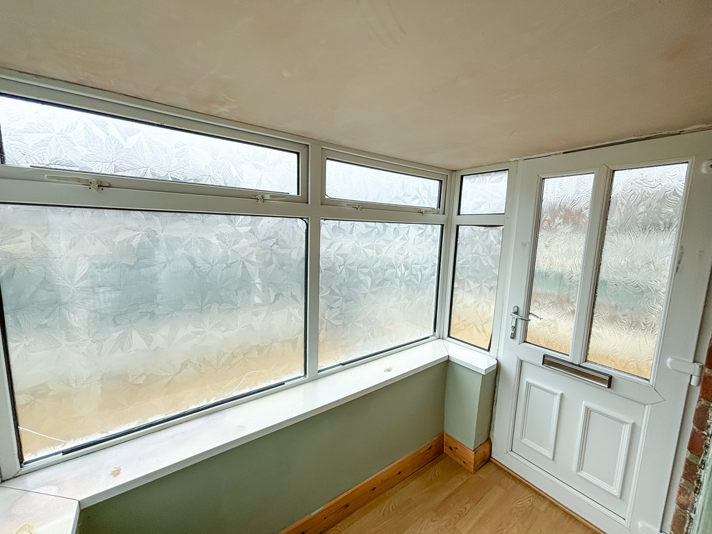 2 bed semi-detached bungalow for sale in Shirdale Close, Maesycwmmer  - Property Image 10