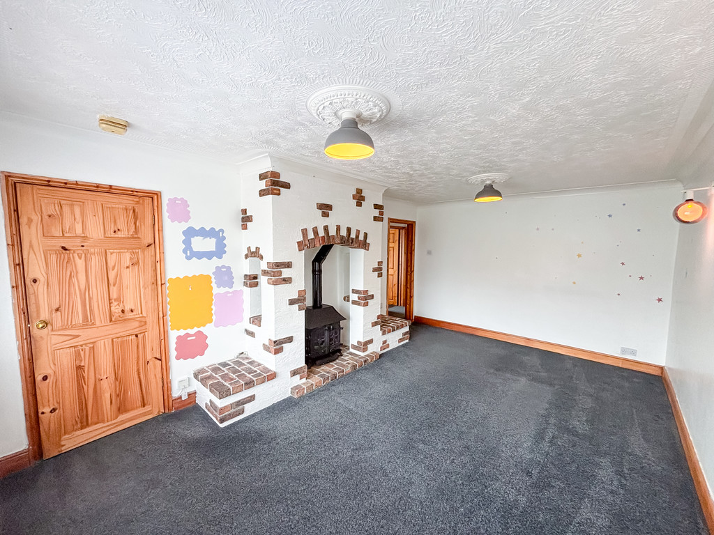 2 bed semi-detached bungalow for sale in Shirdale Close, Maesycwmmer  - Property Image 4