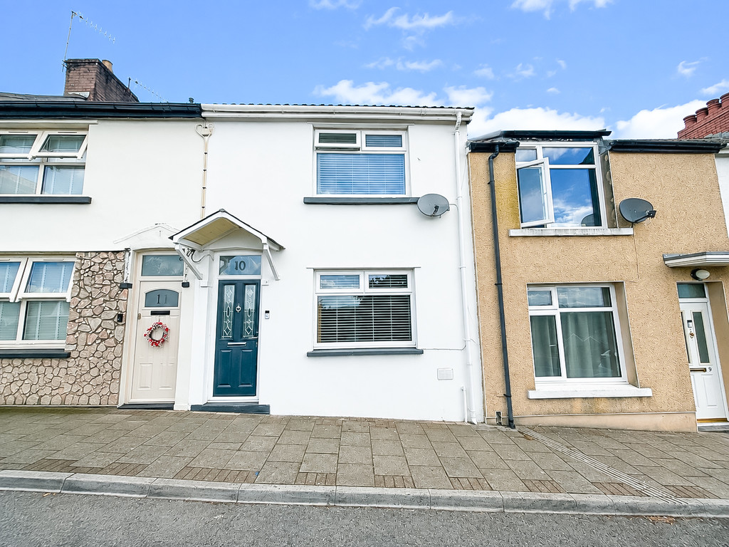 3 bed terraced house for sale in St. Annes Crescent, Bargoed - Property Image 2