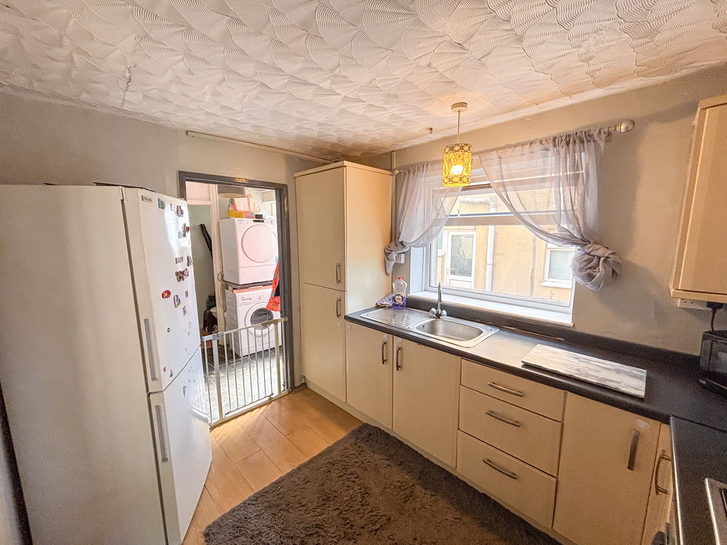 3 bed semi-detached house for sale in The Close, Cefn Hengoed  - Property Image 8