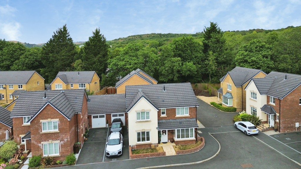 4 bed detached house for sale in Beech Avenue, Aberbargoed