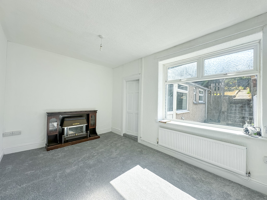 3 bed terraced house for sale in Brynmynach Avenue, Ystrad Mynach - Property Image 2