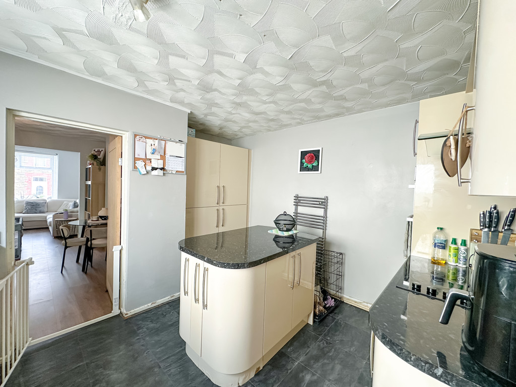 3 bed terraced house for sale in Sir Ivor Road, Pontllanfraith - Property Image 4