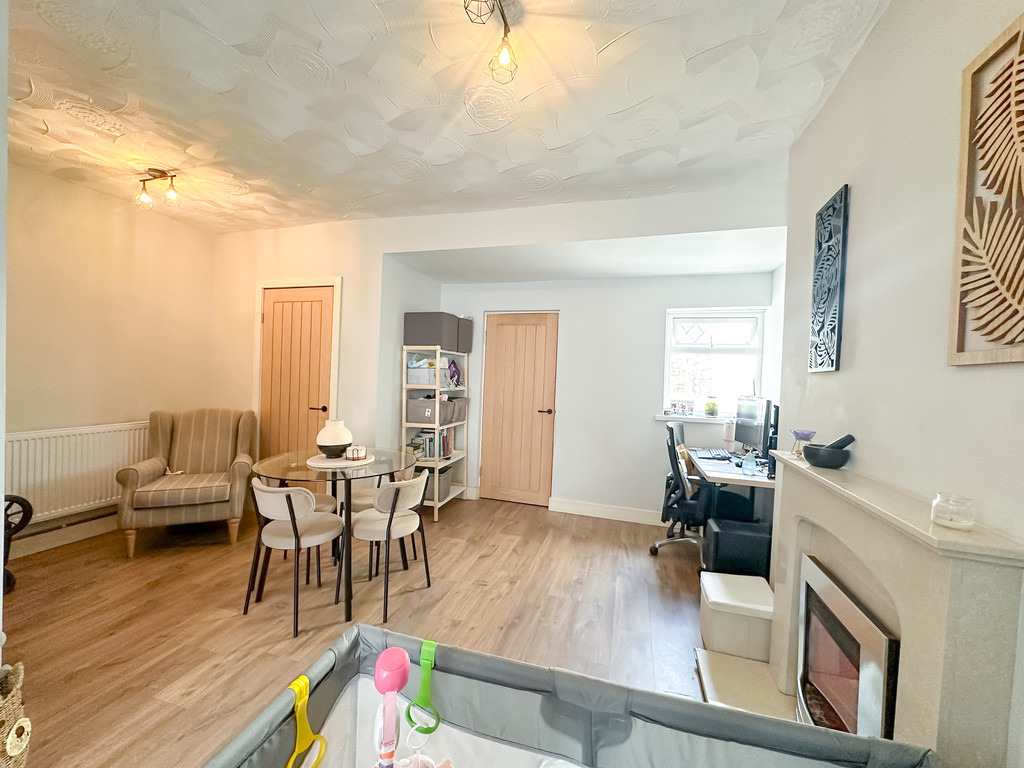 3 bed terraced house for sale in Sir Ivor Road, Pontllanfraith - Property Image 8