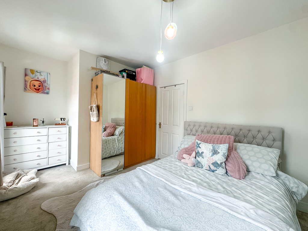 3 bed terraced house for sale in Sir Ivor Road, Pontllanfraith - Property Image 10