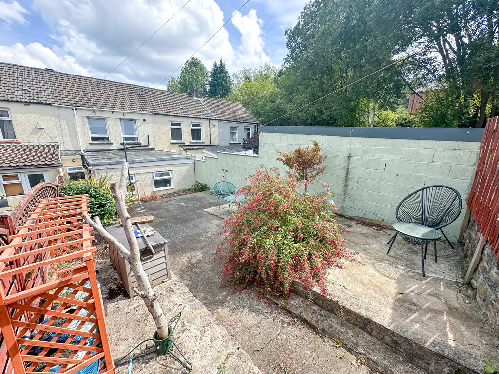 3 bed terraced house for sale in Sir Ivor Road, Pontllanfraith - Property Image 14
