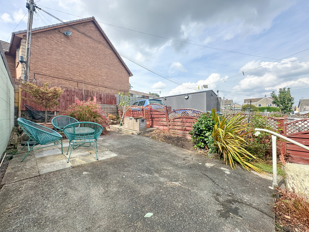 3 bed terraced house for sale in Sir Ivor Road, Pontllanfraith - Property Image 15