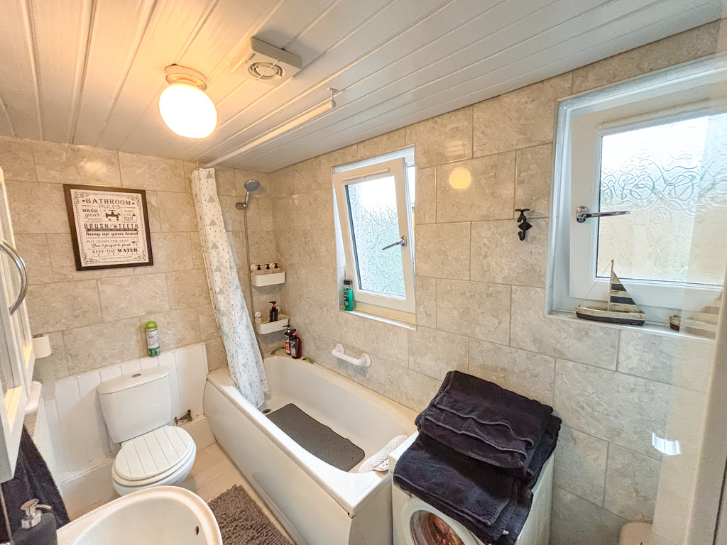 2 bed terraced house for sale in Cardiff Road, Bargoed - Property Image 11
