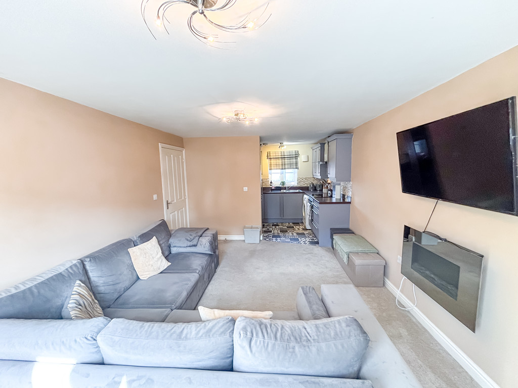 1 bed ground floor flat for sale in Heron Drive, Penallta - Property Image 6