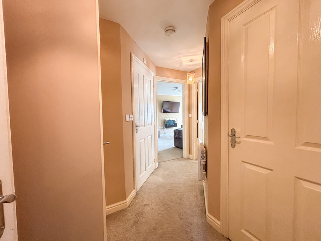 1 bed ground floor flat for sale in Heron Drive, Penallta - Property Image 4
