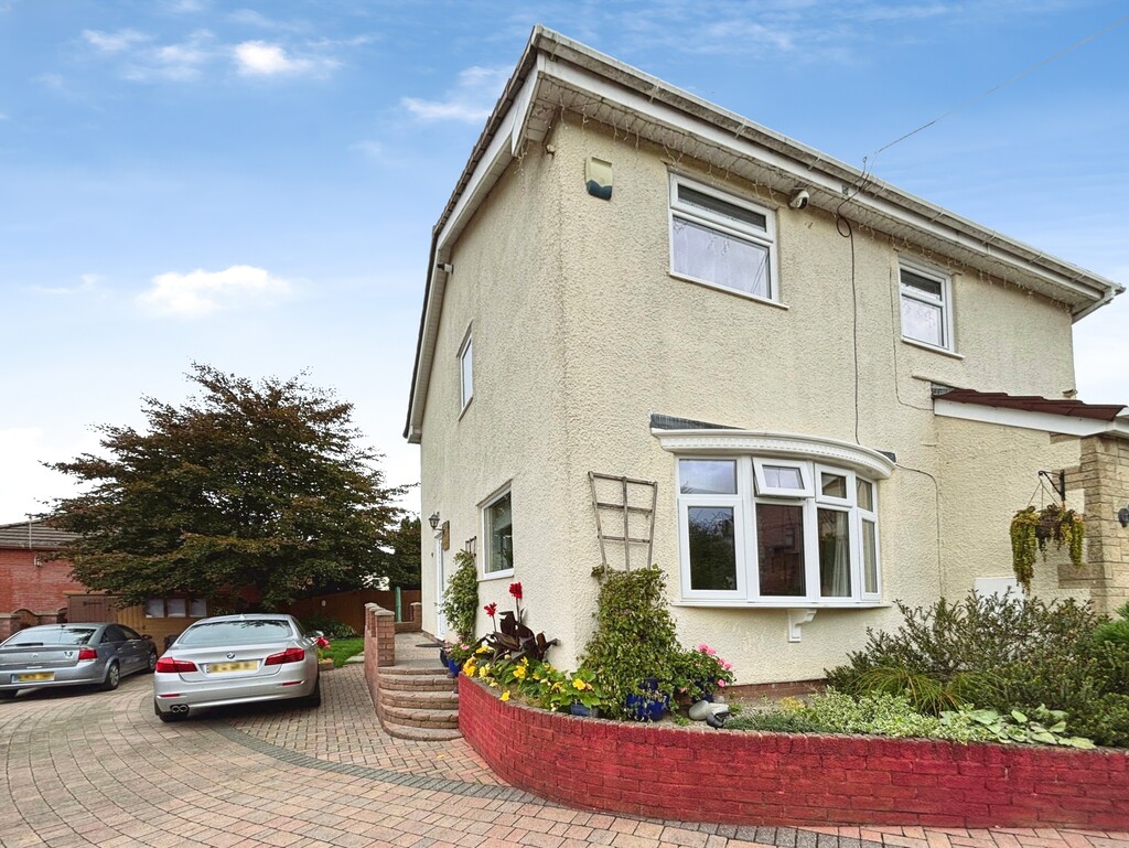 3 bed detached house for sale in Julian Heights, Fleur De Lis, NP12  - Property Image 25